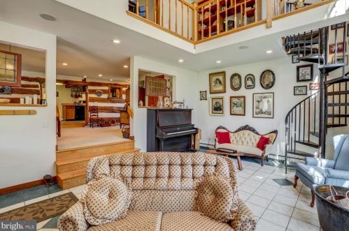 210 Hoernerstown Rd, Hummelstown PA  17036-9503 exterior