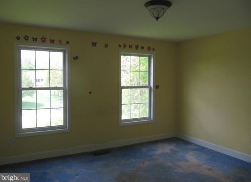 28 Berkshire Dr, Shrewsbury PA  17361-1130 exterior