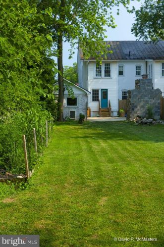 528 Liberty St, Charles Town WV  25414-1830 exterior