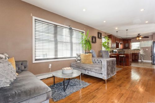 145-57 221st St, Jamaica, NY 11413-1218