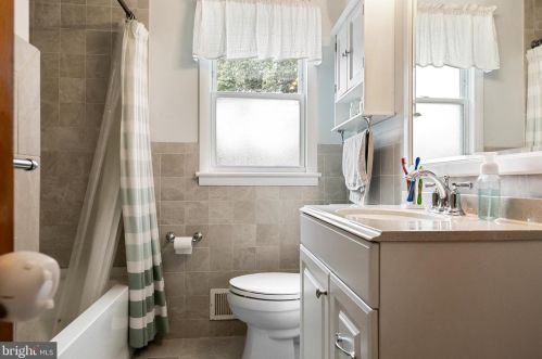 136 Franklin St, Auburn NJ  08085-1236 exterior