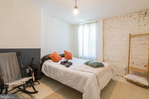 2026 Howard St, Philadelphia PA 19148-3334 exterior