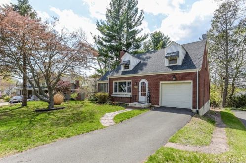 415 Ridge Rd, Middletown CT  06457-5230 exterior