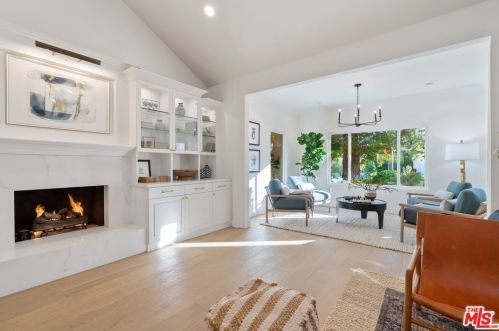 27041 Esward Dr, Calabasas CA  91301-2322 exterior