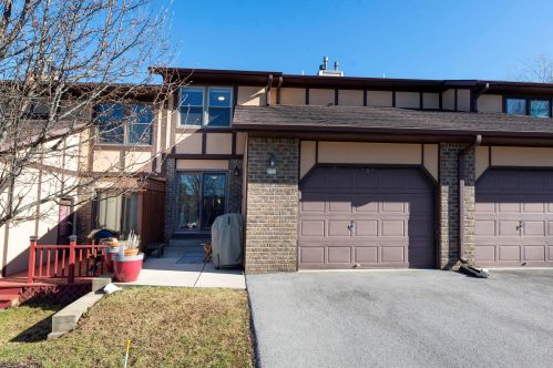 573 Hartridge Dr, Chenequa, WI 53029-2659