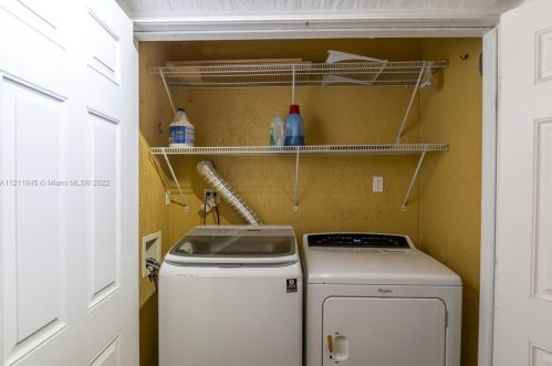 947 Nautilus Isle, Dania Beach FL  33004-2356 exterior