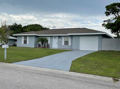 1385 Oakmont Ln, Fort Pierce, FL 34952-4112