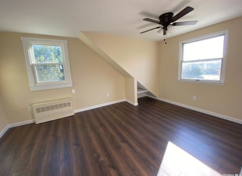 2326 Hampton Ave, Seaford NY  11783-3114 exterior