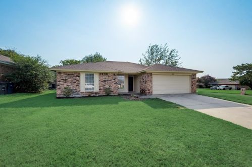6800 Westglen Dr, Fort Worth, TX 76133-6416