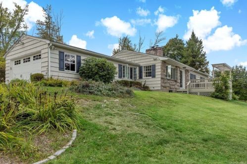 2 Lakeview Rd, Crotonville, NY 10562-1413