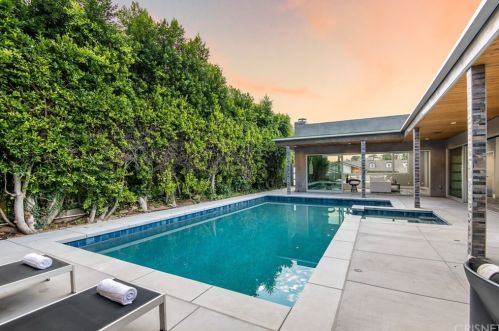 18018 Medley Dr, Van Nuys, CA 91316-4372