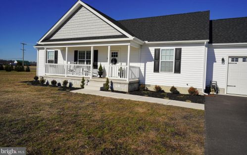 2 Highland Dr, Seaford DE  19973-4827 exterior