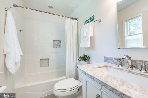 328 River Bend Rd, Great Falls VA  22066-4140 exterior