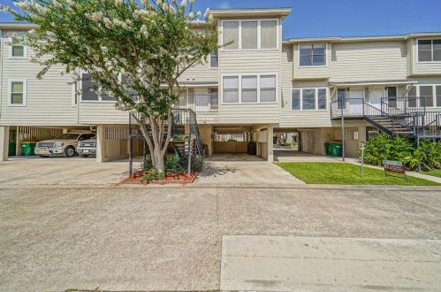2026 Harbour Dr, Taylor Lake Village, TX 77586-3322