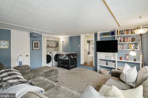 8322 Cedar Rd, Melrose Park PA  19027-2141 exterior