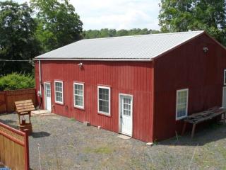 4328 Lehnenberg Rd, Kintnersville, PA 18930-9748