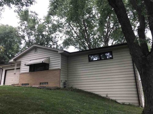 145 Faber Rd, Waterloo, IA 50701-1701