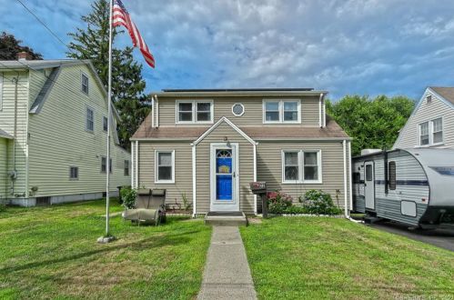22 Robert St, Milford, CT 06461-4051