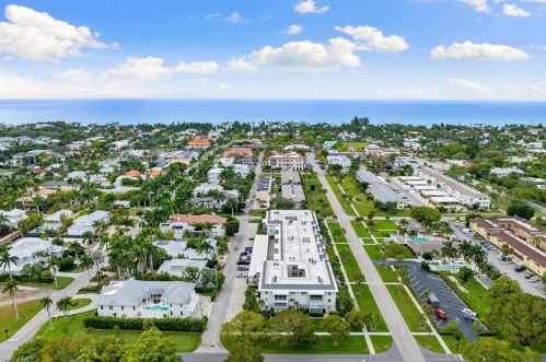 542 12th Ave, Naples FL  34120-3368 exterior