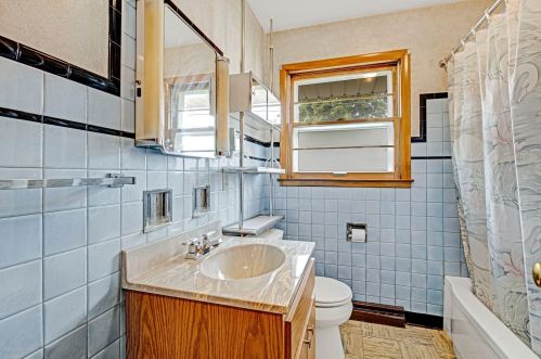 917 Jefferson St, West Bend WI  53090-1419 exterior