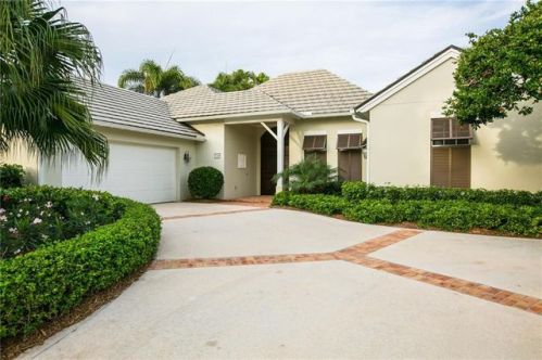 720 Grove Pl, Vero Beach, FL 32963-9500
