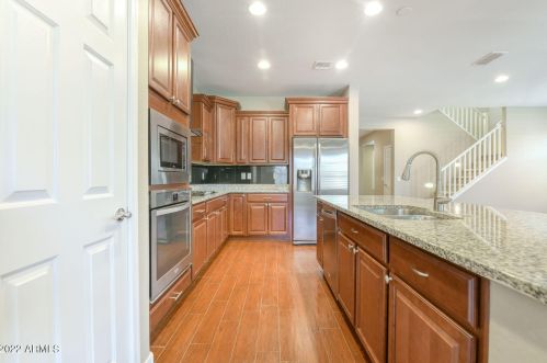 3070 Dakota Pl, Chandler, AZ 85248-4044