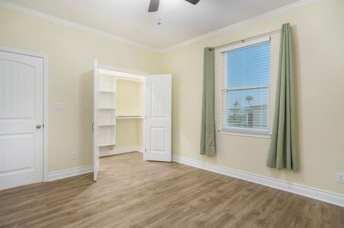 4022 Fort Bend Dr, Galveston TX  77554 exterior