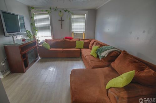 103 Fulton St, Woodbridge, NJ 07095-2617