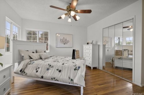 3637 Fairesta St, Glendale CA 91214-1804 exterior