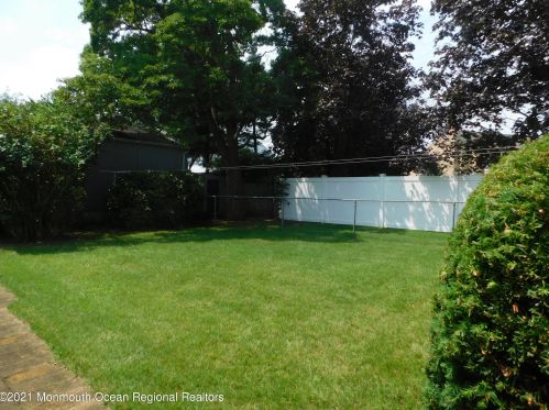 10 Sturdy St, Bricktown, NJ 08724-3522