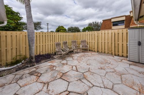 905 29th Ave, Delray Beach FL  33445-1963 exterior