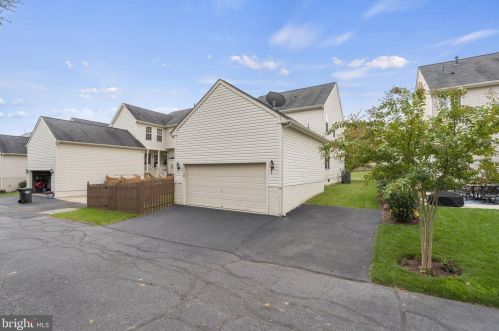 43 Stocks St, Lovettsville VA  20180-8643 exterior