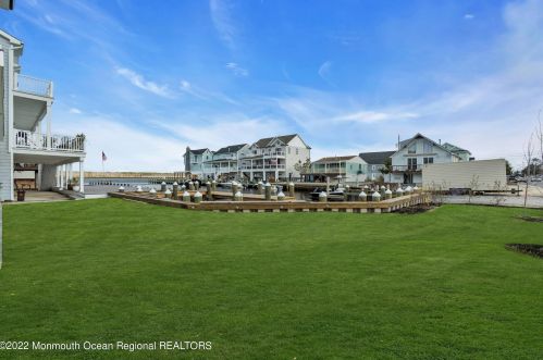 1217 Niihau Dr, Lacey NJ  08731-4702 exterior