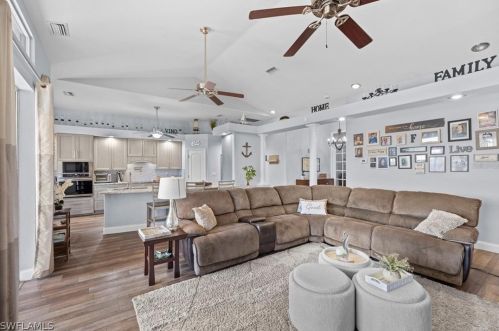 201 4th Pl, Cape Coral FL  33990-1042 exterior