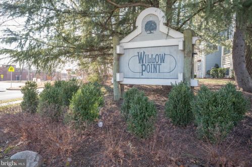 7729 Willow Point Dr, Falls Church, VA 22042-7533