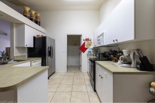 563 Flamingo Ave, Lehigh Acres FL 33974-7509 exterior