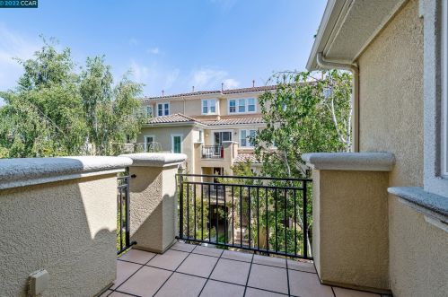 4255 Fitzwilliam St, Pleasanton CA 94568-4573 exterior