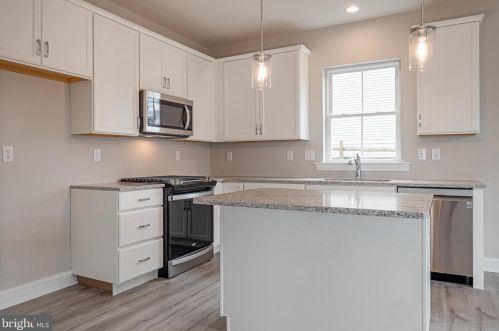 706 Hornblende Ave, Kennett Sq PA  19348-3614 exterior