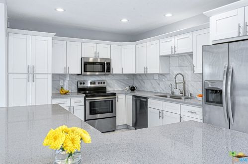 1840 Sandcliff Rd, Palm Springs CA  92264-4844 exterior