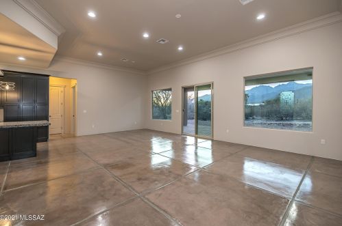 9681 Walnut Tree Dr, Tucson, AZ 85749-9263