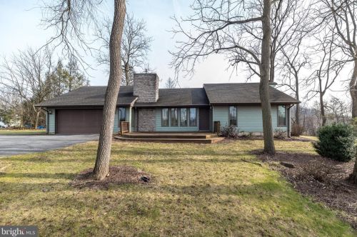 933 Mitman Rd, Easton, PA 18040-8236