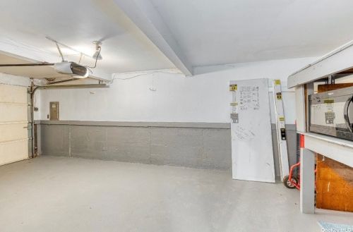 4 Flint Ln, Muttontown NY  11753-2611 exterior