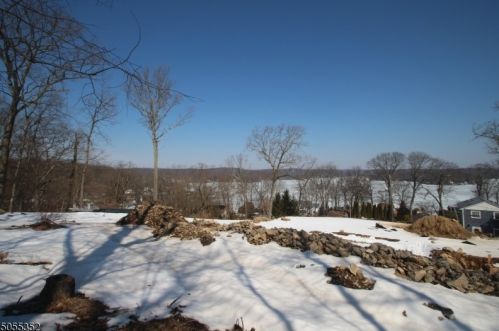 18 Delaware Ave, Hopatcong NJ  07843-1907 exterior
