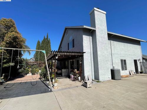 74 Ravenswood Ct, Oakley CA  94561-3062 exterior