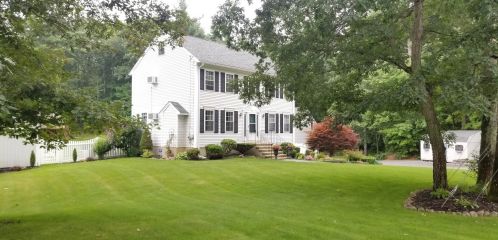 15 Smith Corner Rd, Plaistow, NH 03865-2331