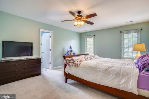 9111 Meadowcreek Ln, Lorton VA  22079-3238 exterior