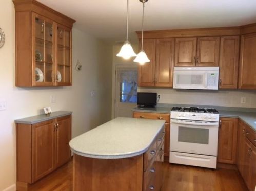 17 Iroquois Rd, Nashua, NH 03063-3514
