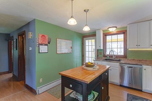 82 Chambers St, Manchester CT  06042-2912 exterior