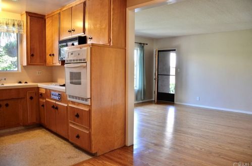 1318 2nd St, Long Beach, CA 90802-5750