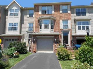 136 Sara Ln, Hanover, PA 17331-8668